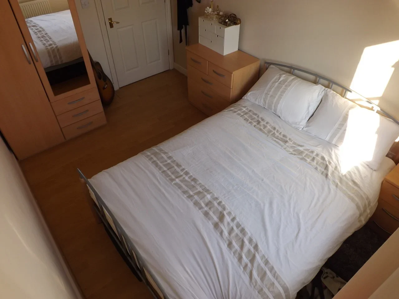 Flat Chestnut Grove in Greater London