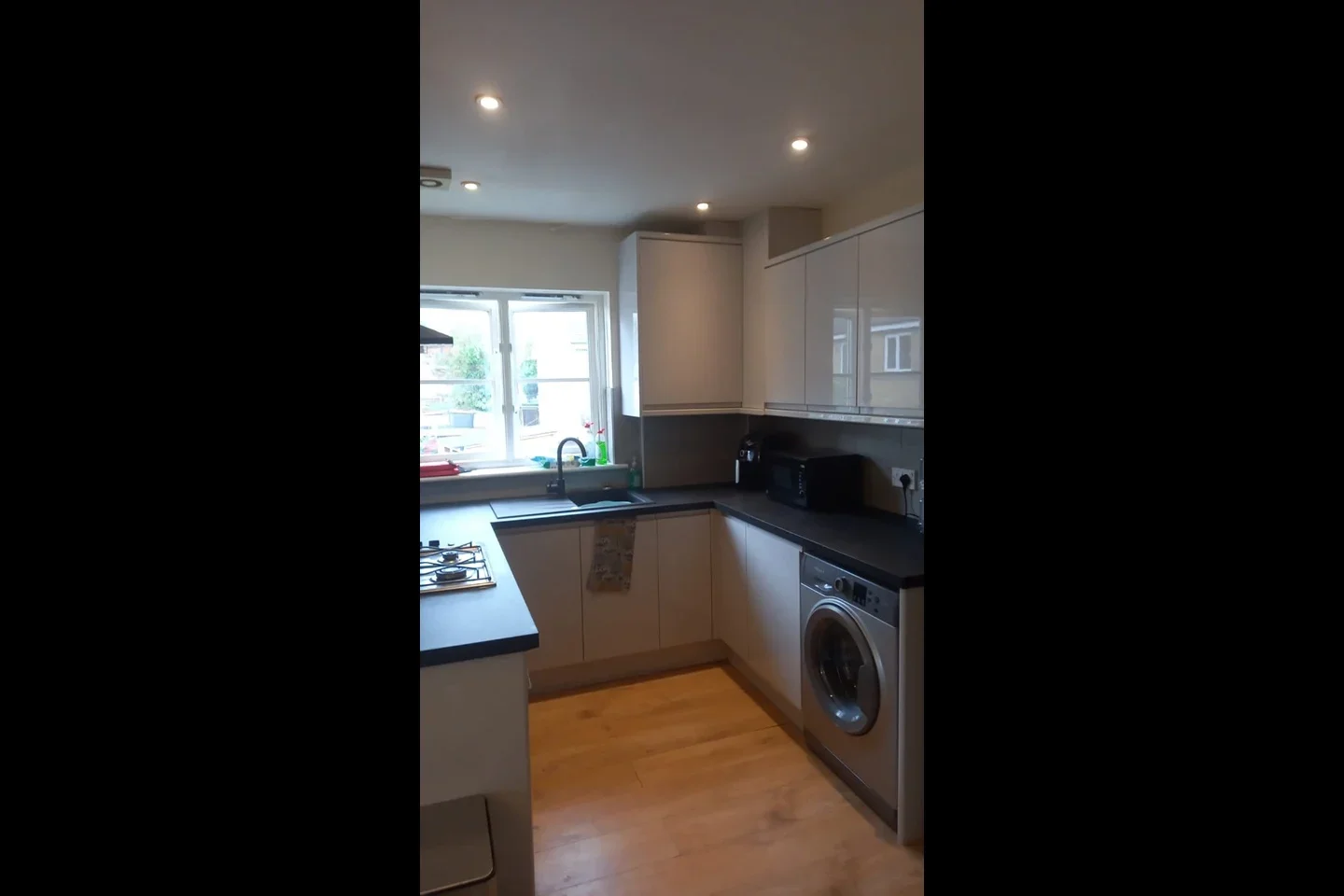 Flat Chestnut Grove in Greater London