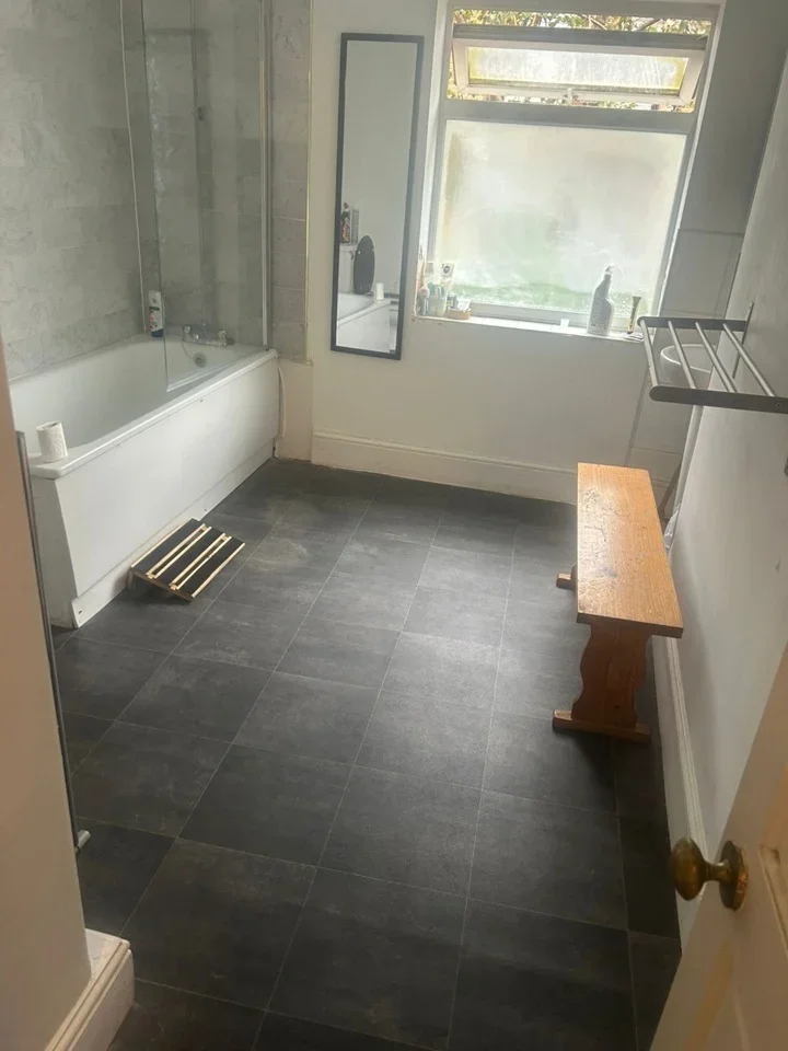 Room Pellerin Road in Greater London