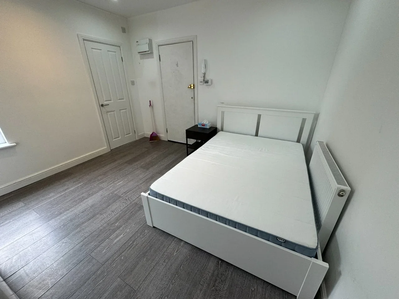 Flat Blenheim Gardens in Greater London