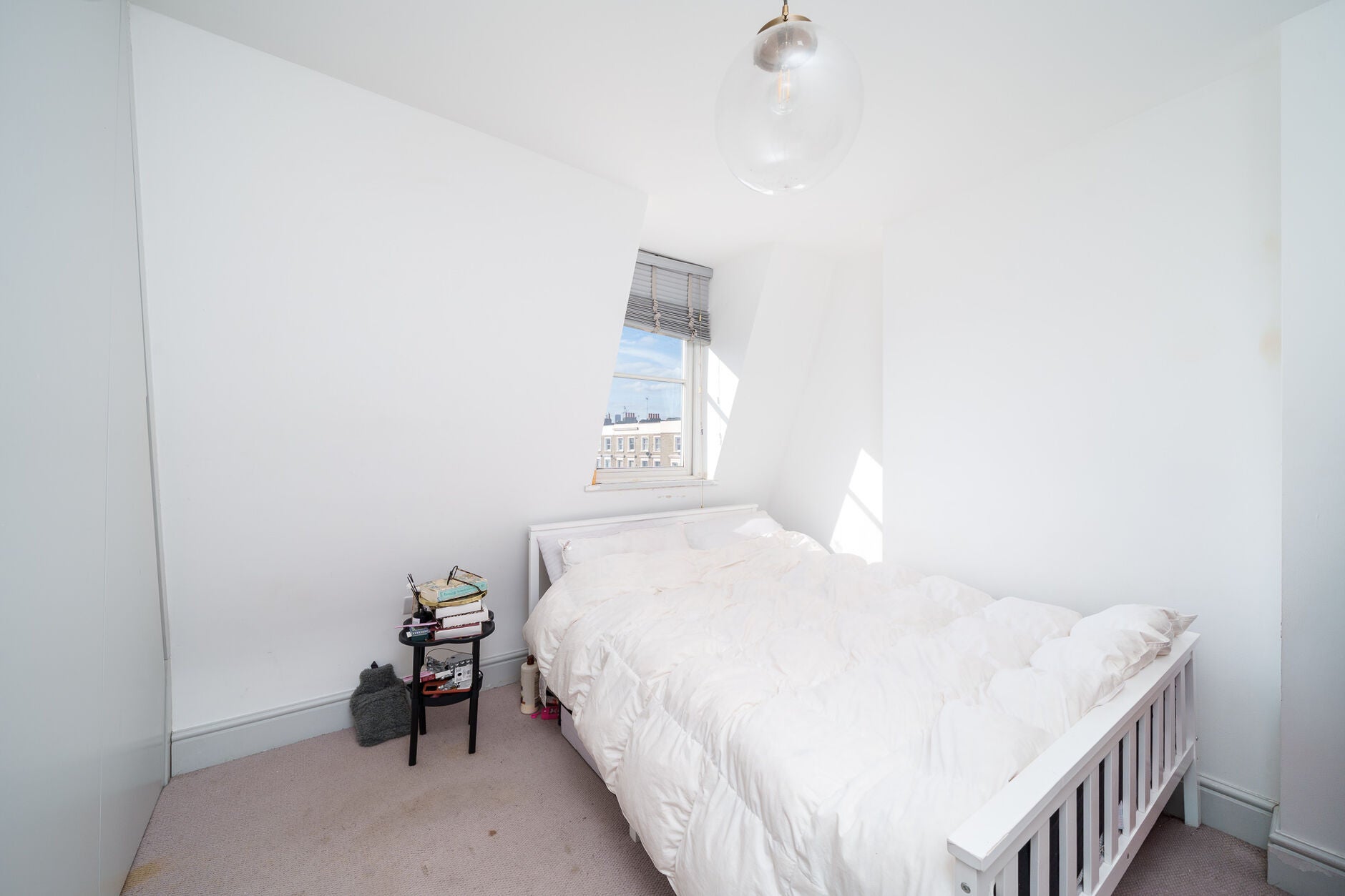 Flat Frithville Gardens in Greater London