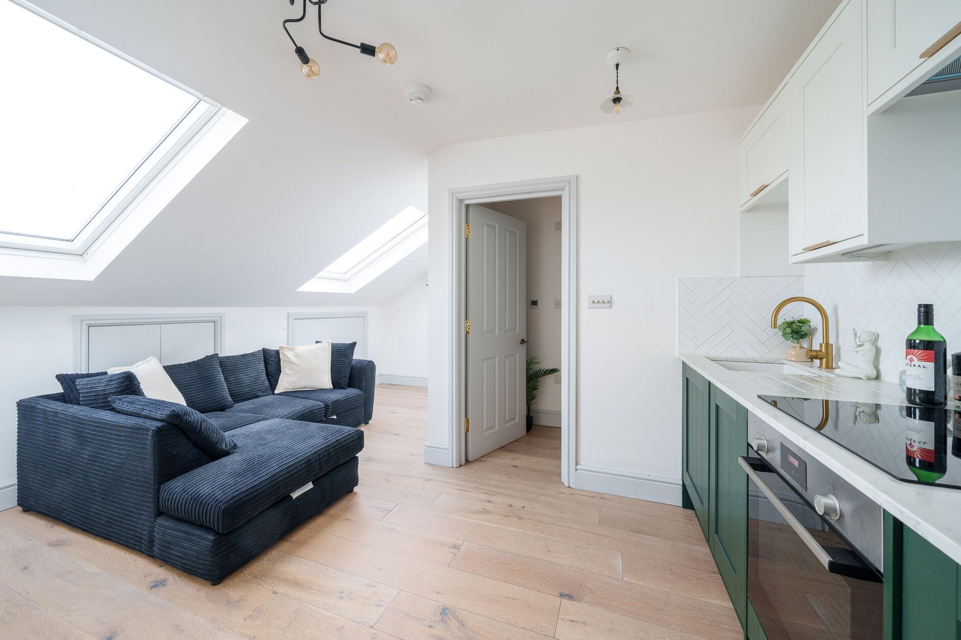 Flat Frithville Gardens in Greater London