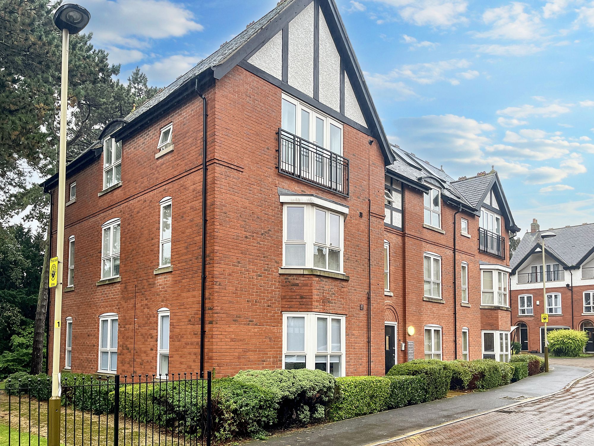 Flat Barradale Court in Leicester