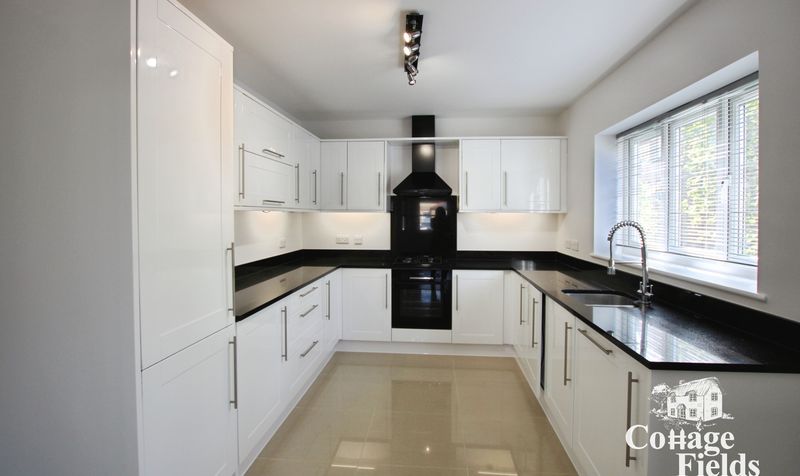 Flat Gordon Hill in Greater London