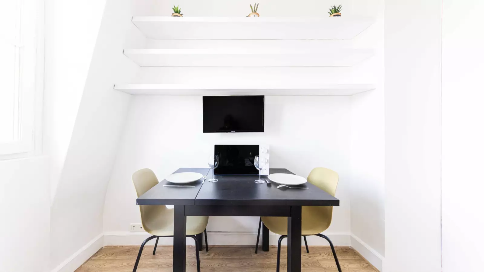 Appartement Cours Albert-Iᵉʳ à Paris