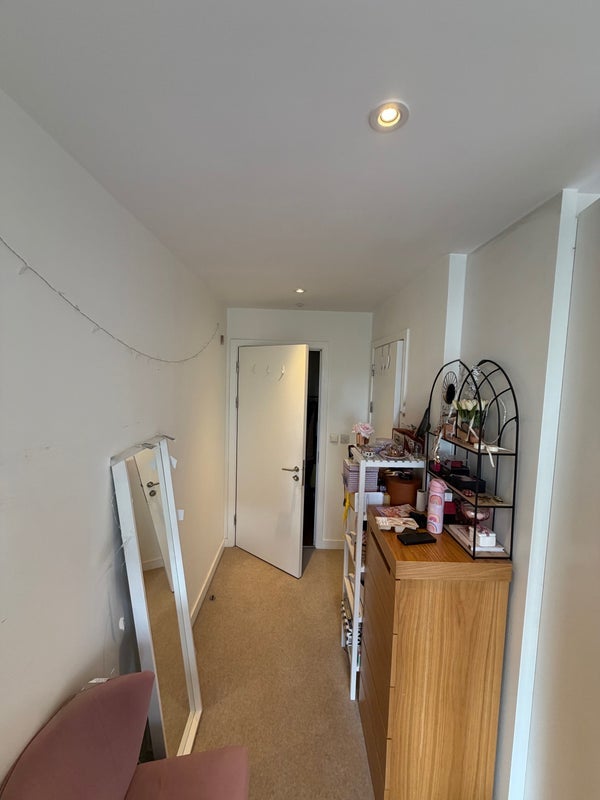 Room Liberty Bridge Road in Greater London