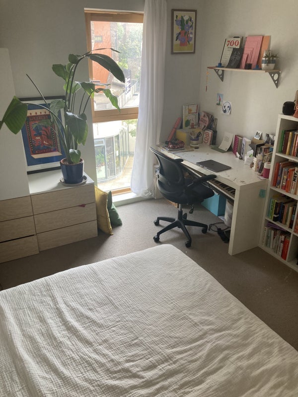 Room Laburnum Street in Greater London