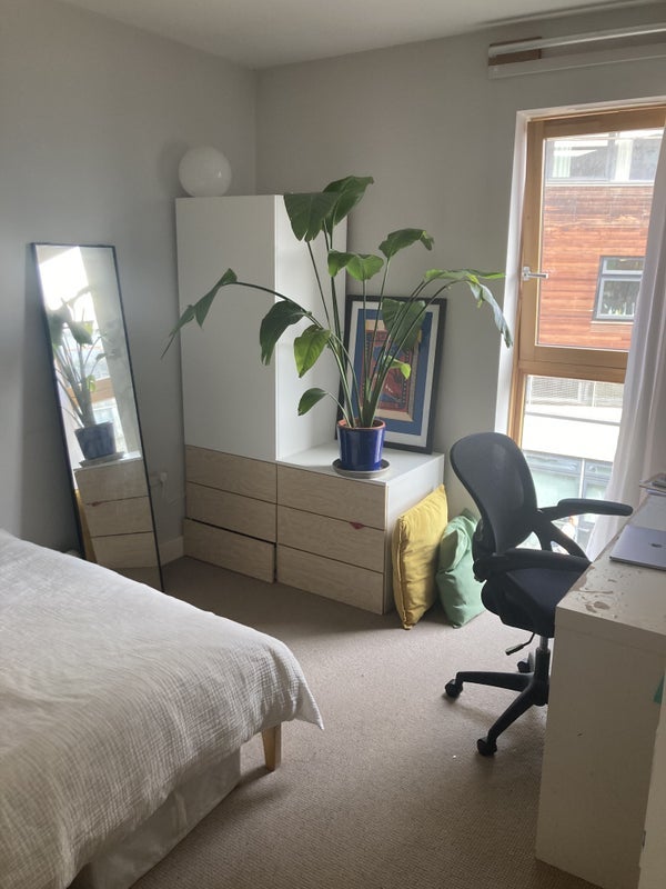 Room Laburnum Street in Greater London