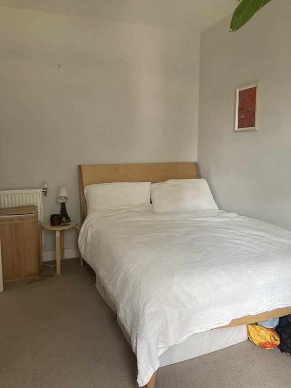 Room Laburnum Street in Greater London