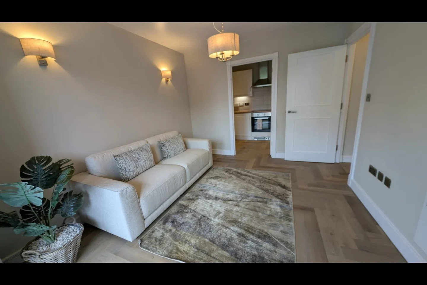 Flat Oriental Terrace in Southampton