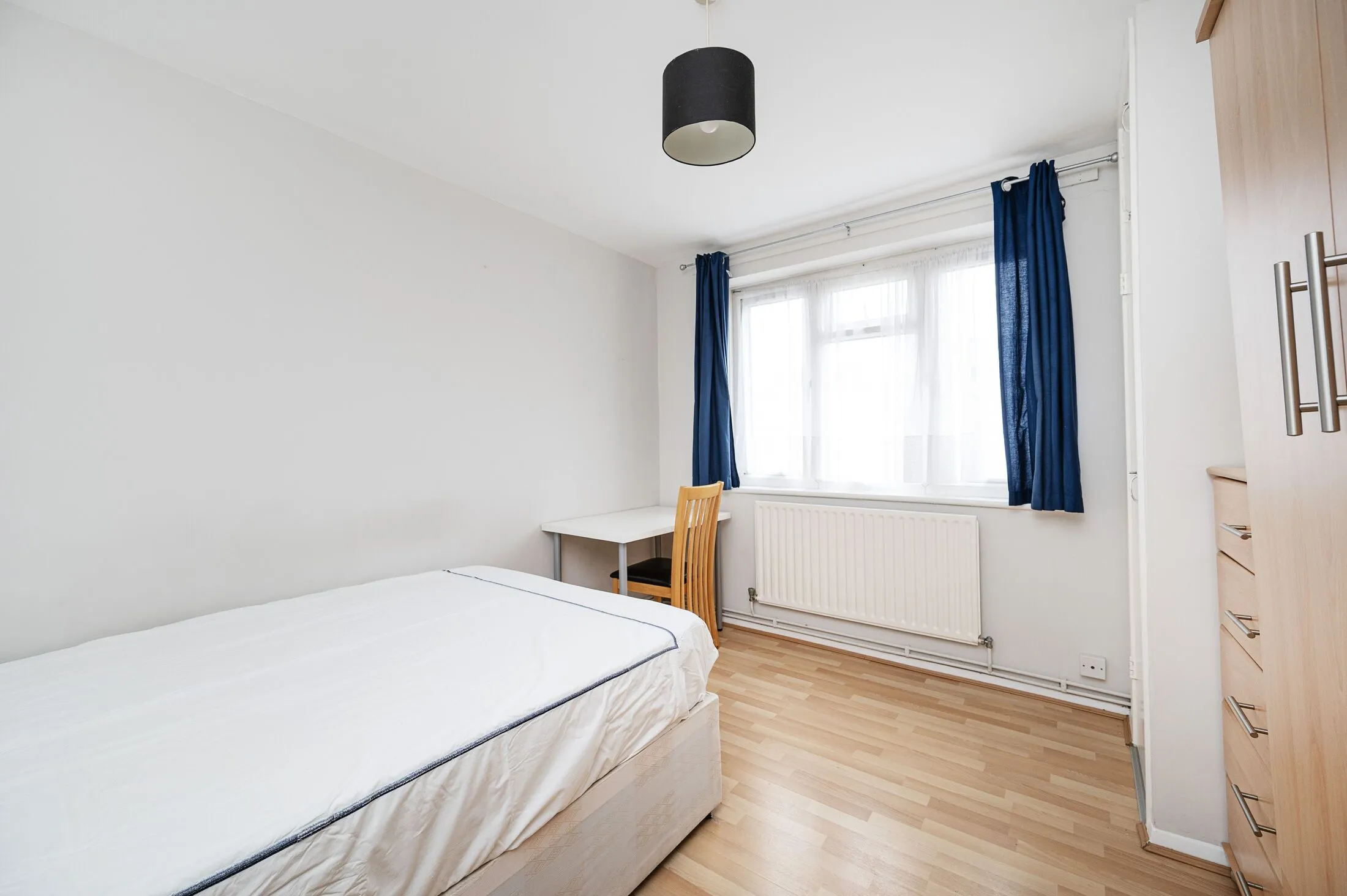 Flat Ernest Street in Greater London