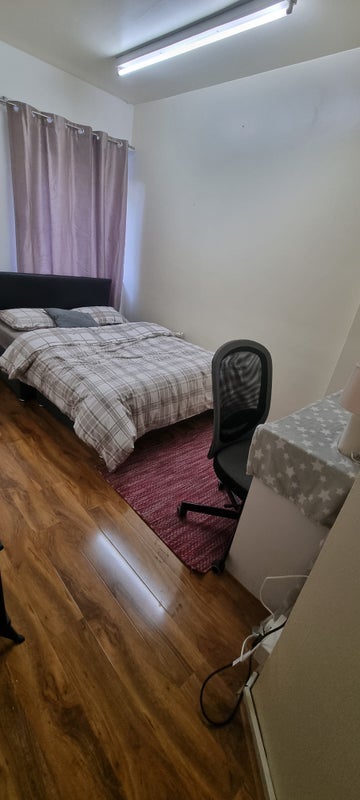 Room Tanner Street in Greater London