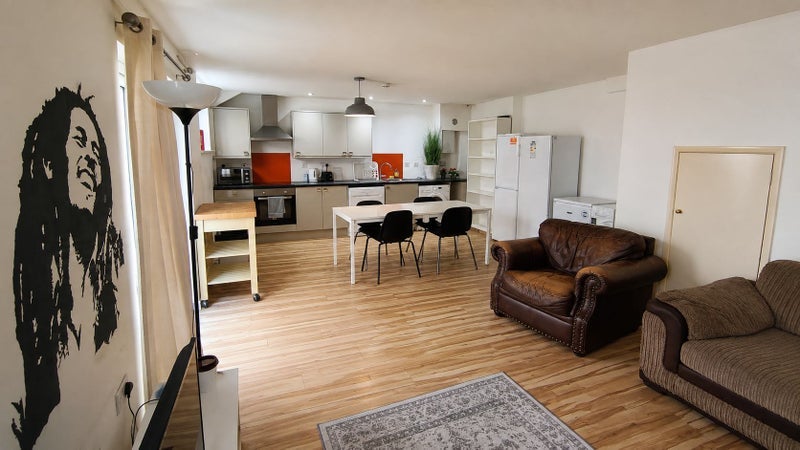 Room Gloucester Road in Bristol