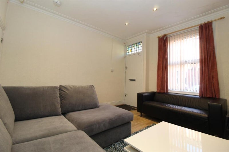 Room Welton Grove in Leeds