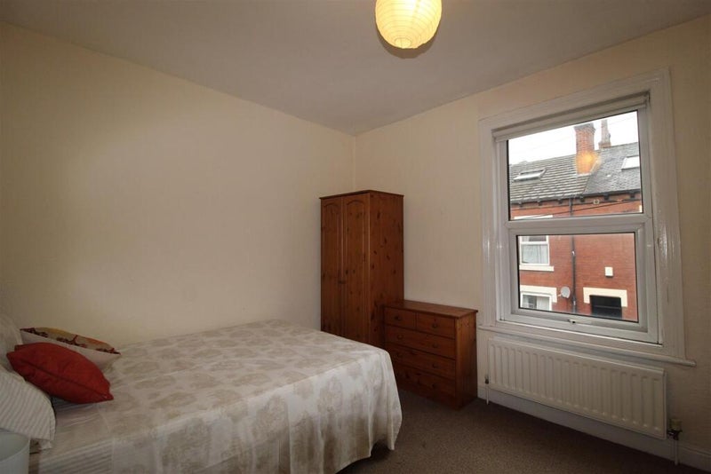 Room Welton Grove in Leeds