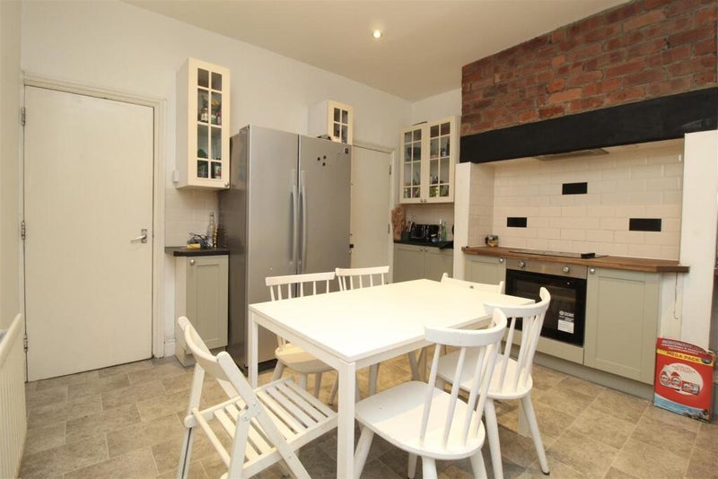 Room Welton Grove in Leeds
