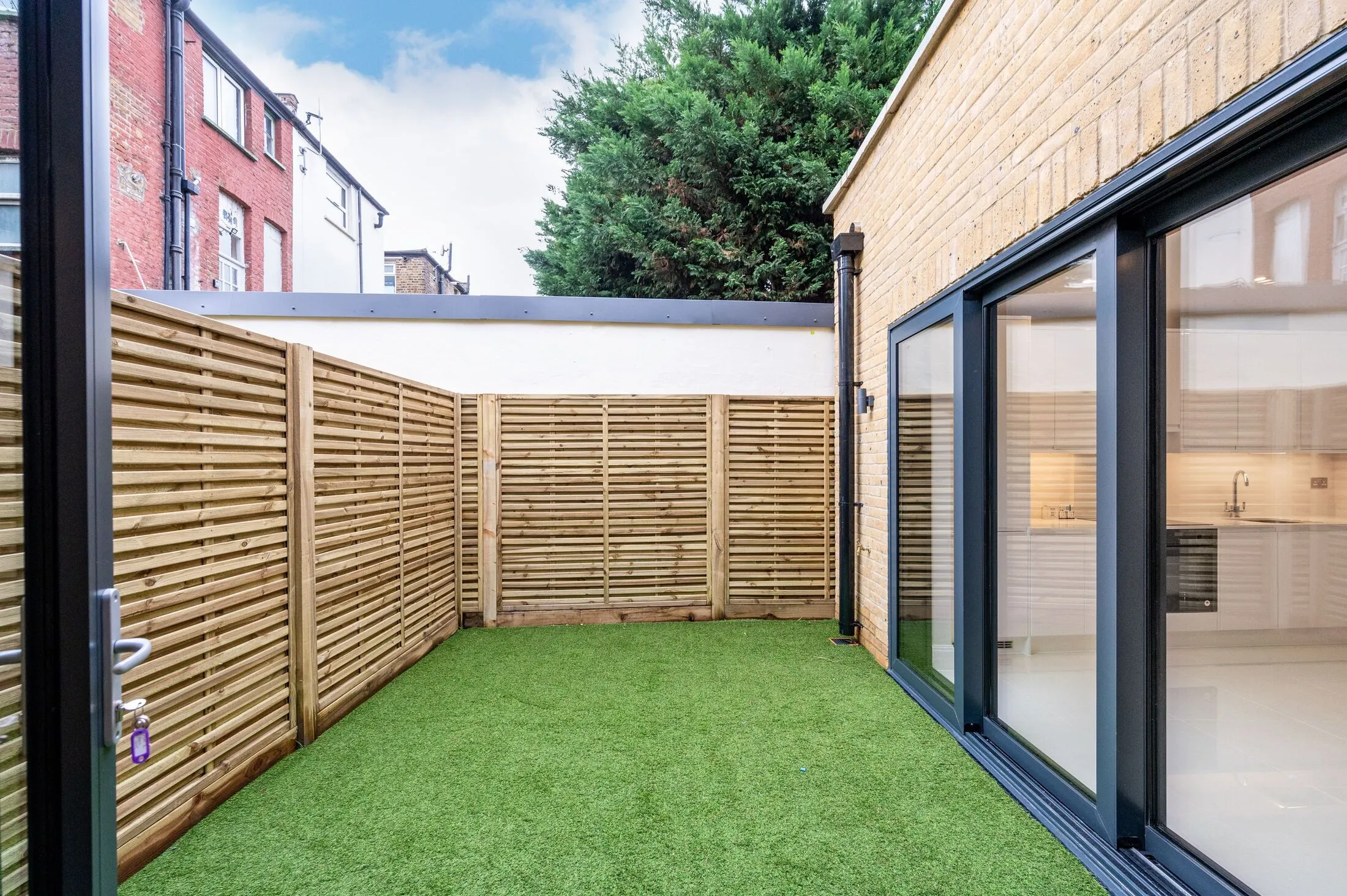 Flat Merton Road in Greater London