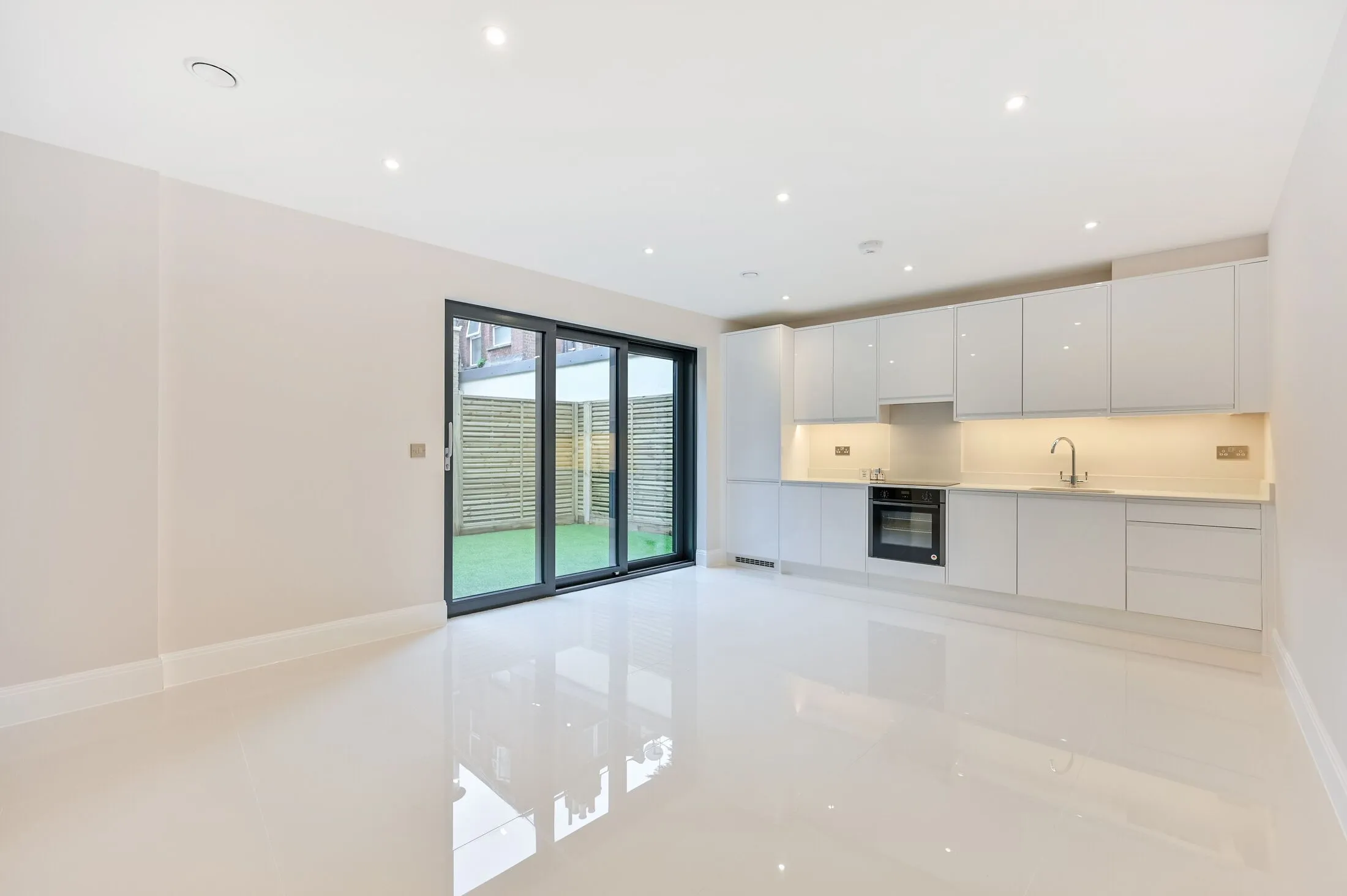 Flat Merton Road in Greater London