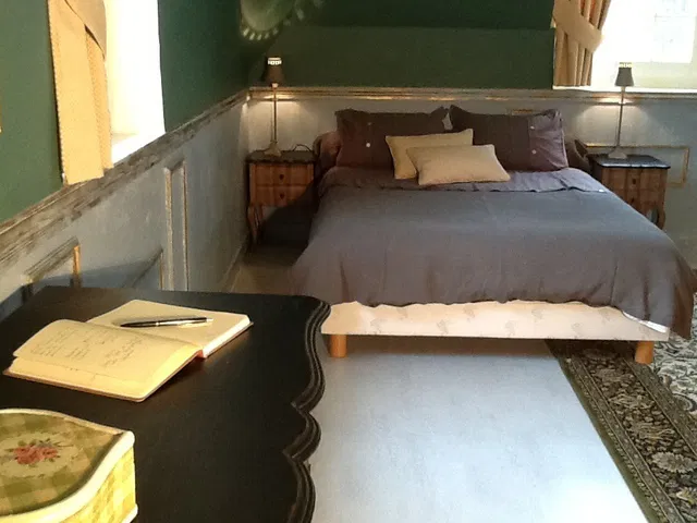 Room Rue du Heaume in Senlis