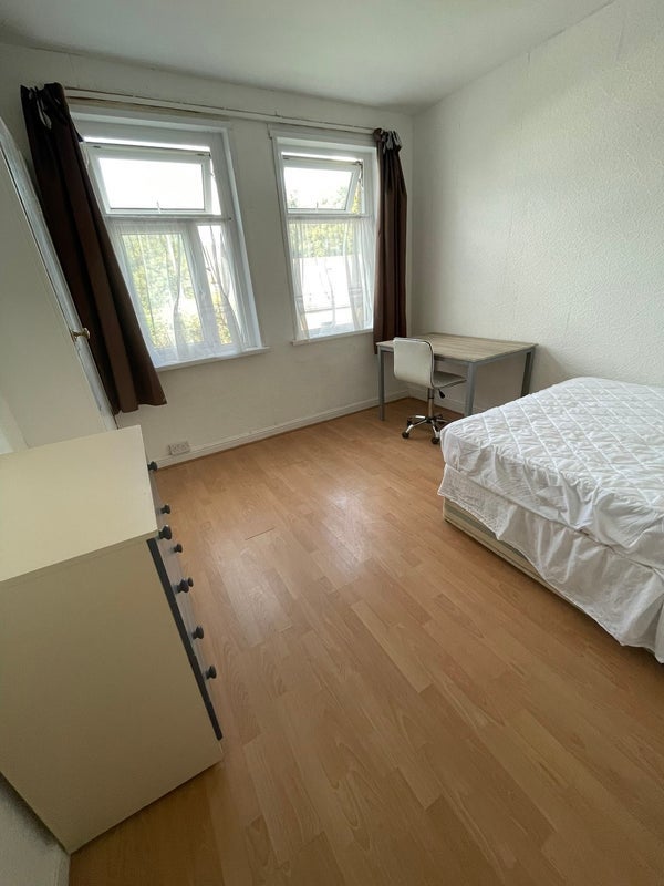 Room Oakfield Street in Cardiff