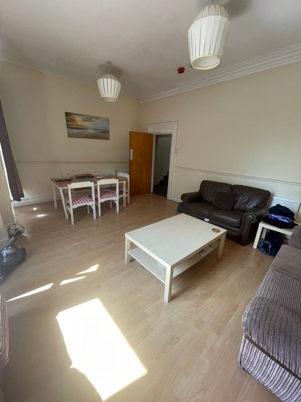 Room Oakfield Street in Cardiff