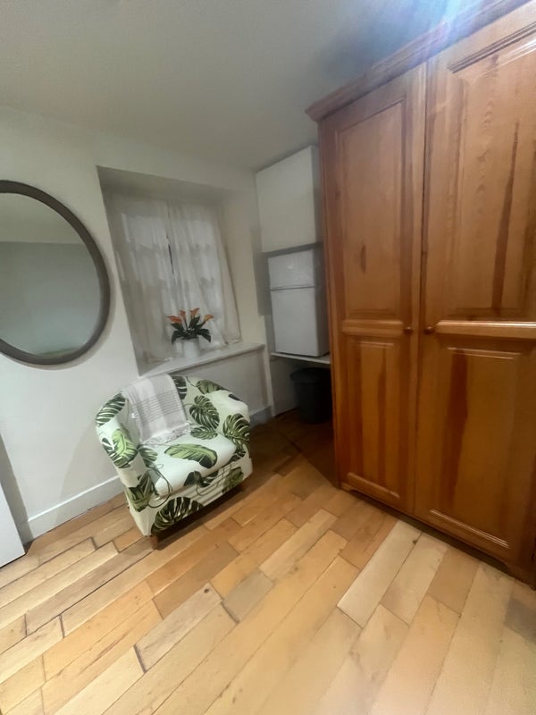 Room Kingsland Road in Greater London