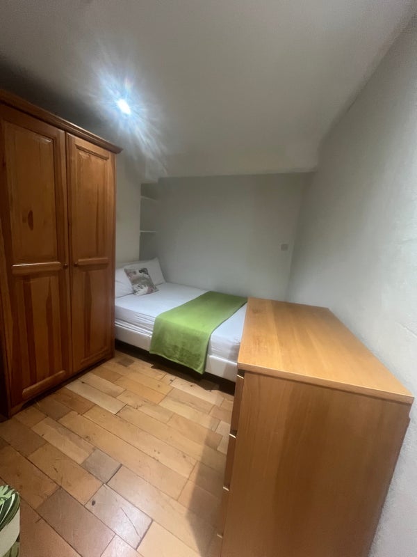 Room Kingsland Road in Greater London