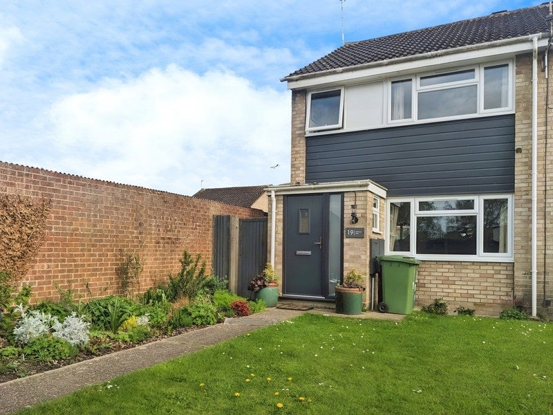 House Slattenham Close in Aylesbury