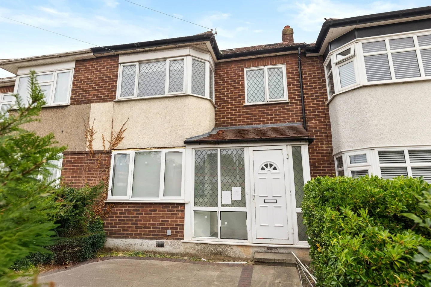 Flat Hornchurch Road in Greater London