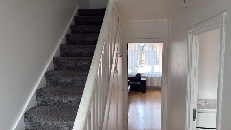 Flat Acton Lane in Greater London