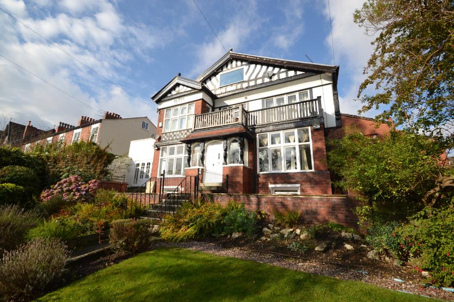 Flat Potternewton Lane in Leeds