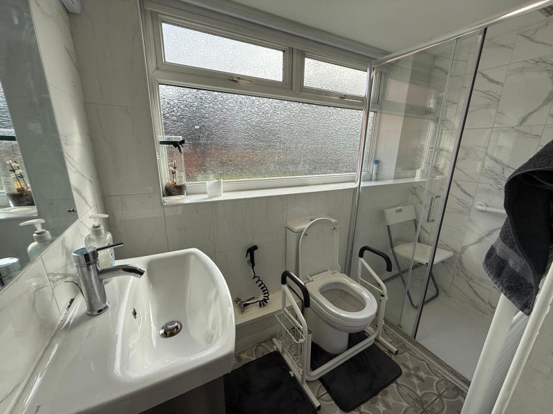 Room Barton Road in Trafford