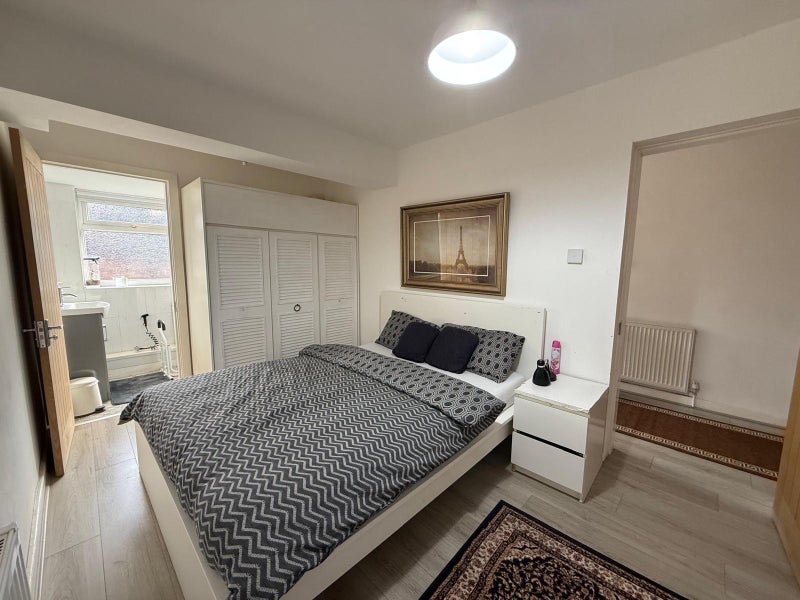 Room Barton Road in Trafford