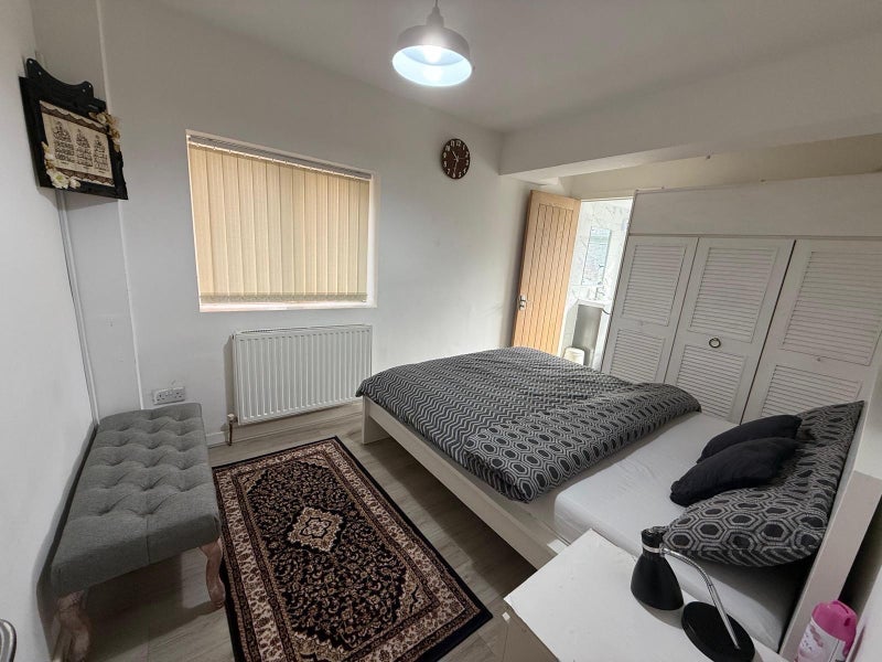 Room Barton Road in Trafford