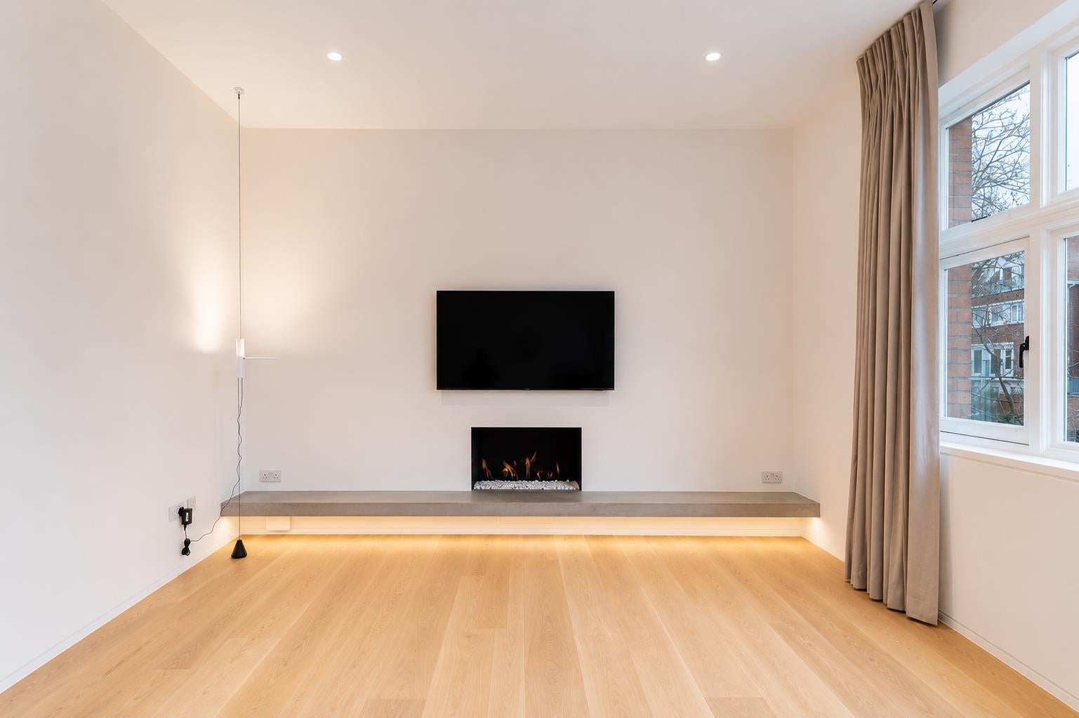 Flat Daleham Gardens in Greater London