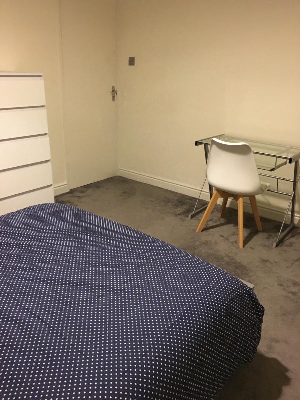 Room Heaton Road in Greater London