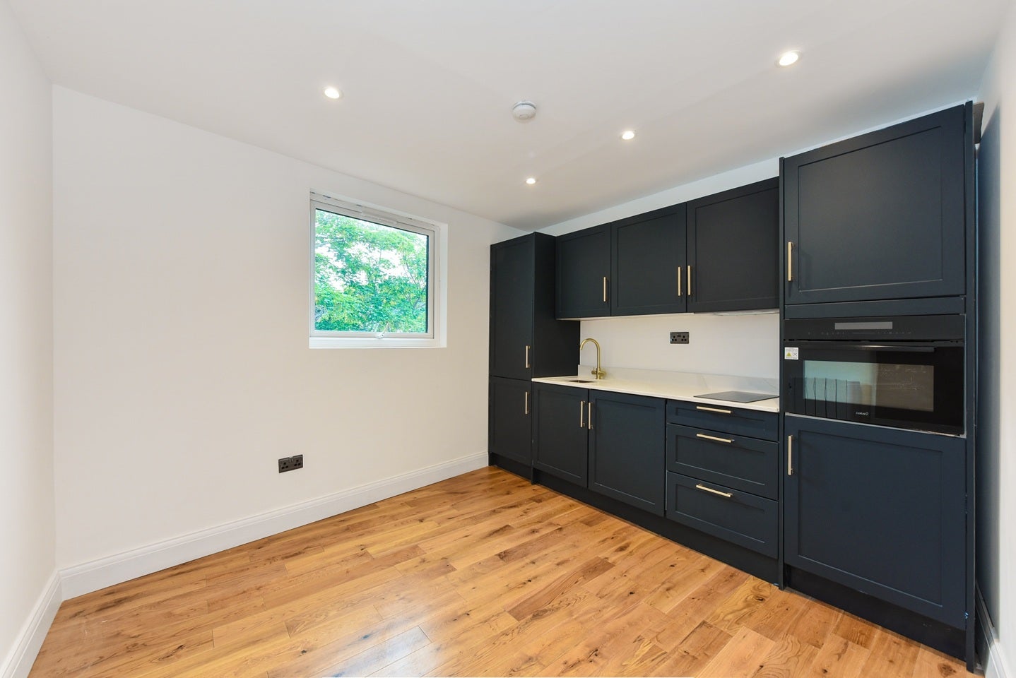 Flat Brockley Road in Greater London