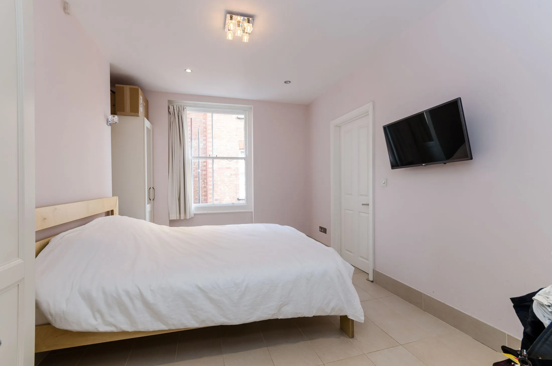 Flat Beaumont Crescent in Greater London