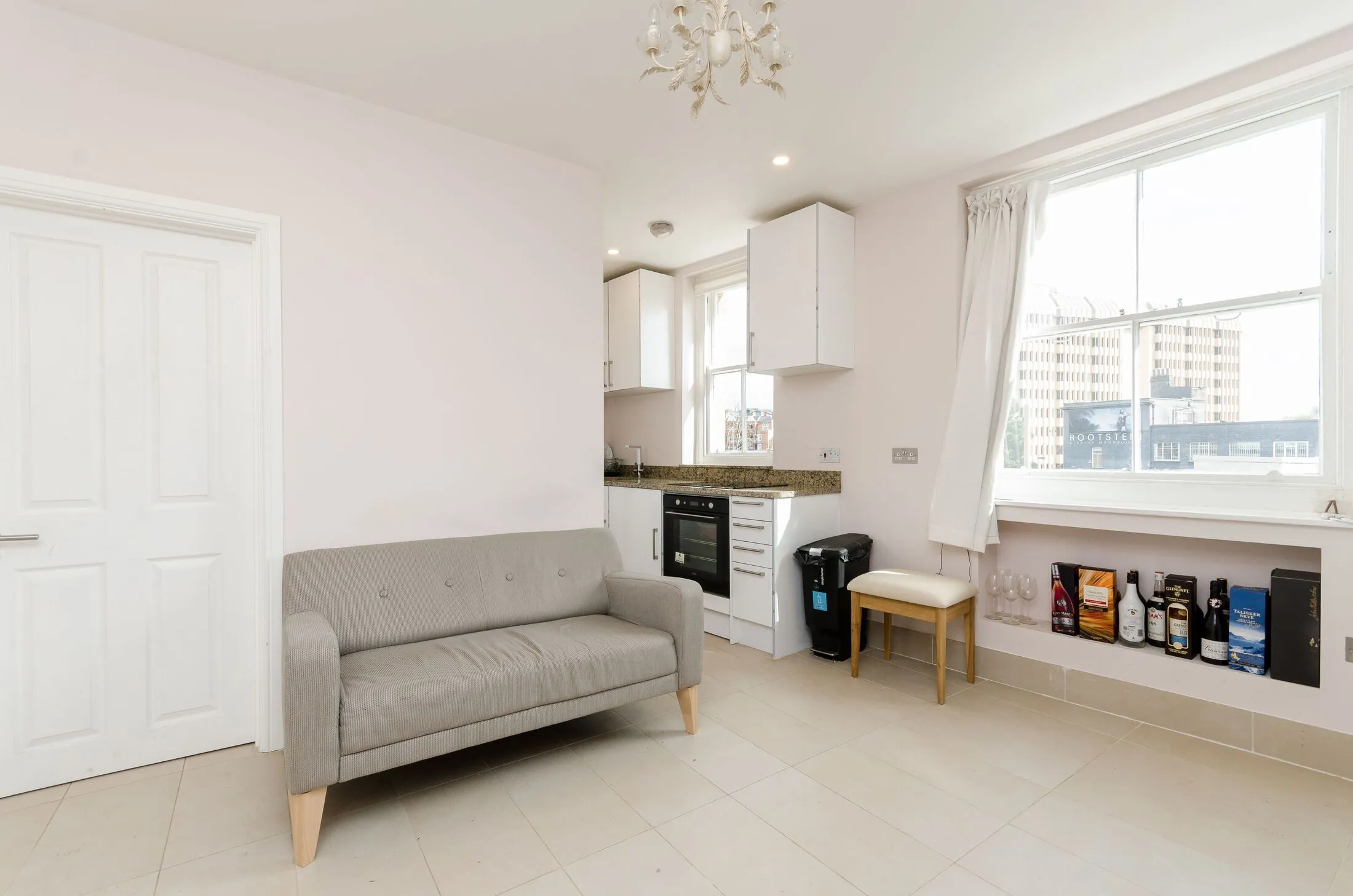 Flat Beaumont Crescent in Greater London