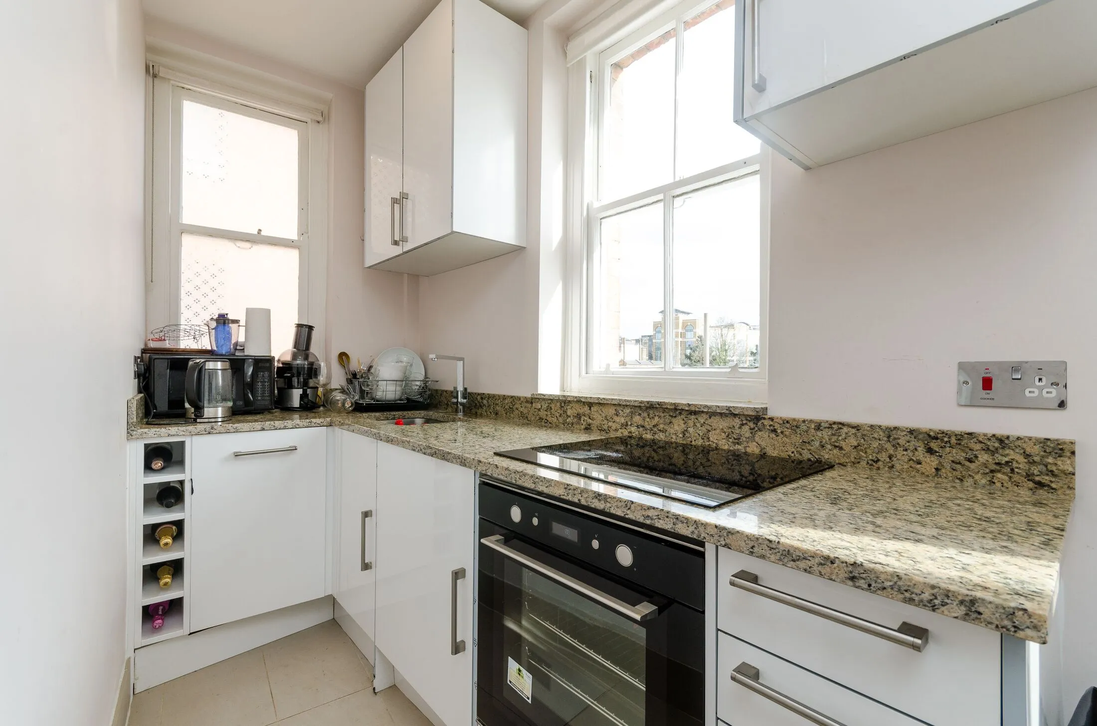 Flat Beaumont Crescent in Greater London