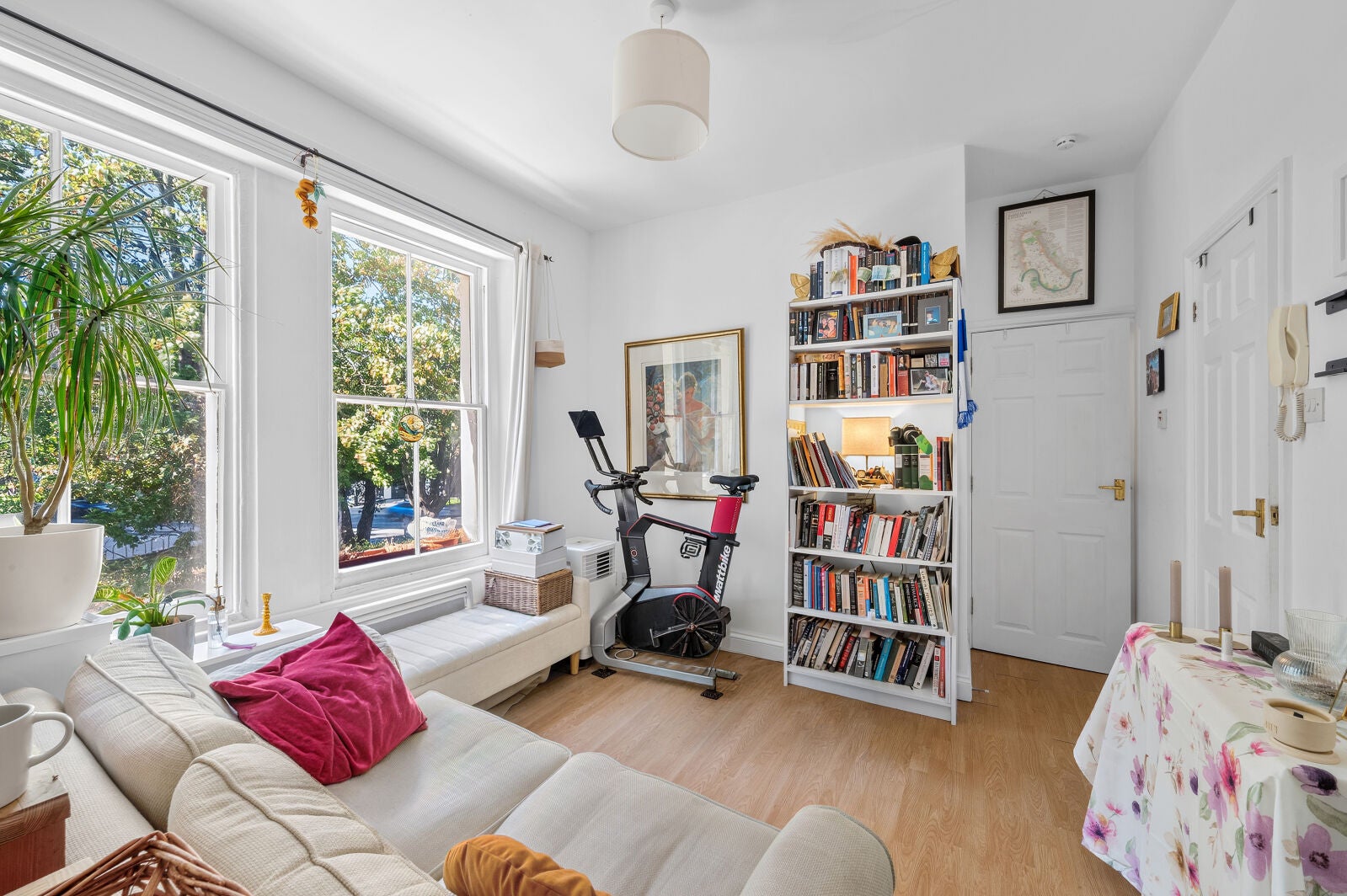 Flat Grove Crescent in Greater London