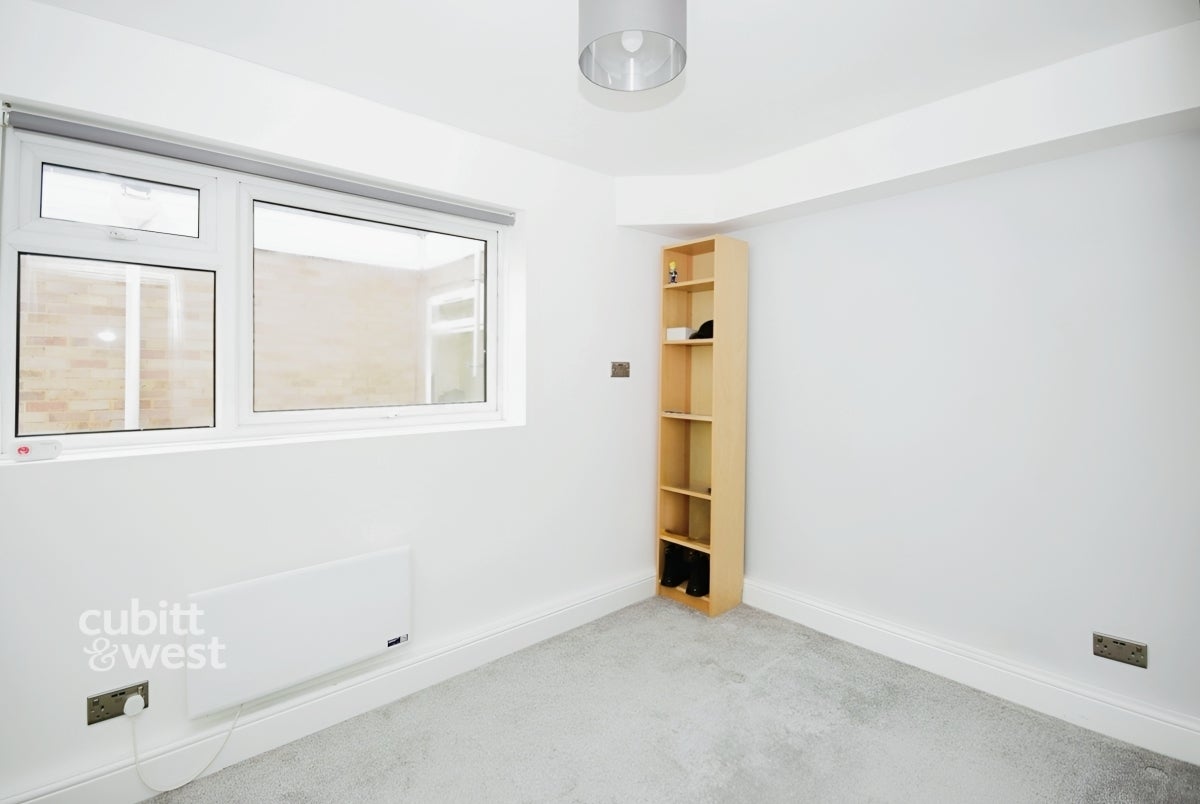 Flat Jupiter Court in Portsmouth