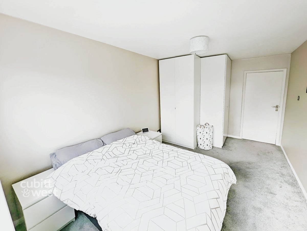 Flat Jupiter Court in Portsmouth