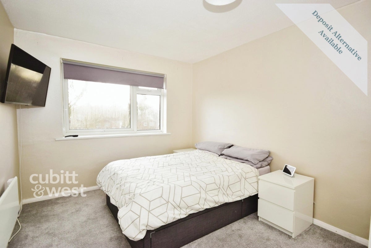 Flat Wheatcroft Court in Greater London