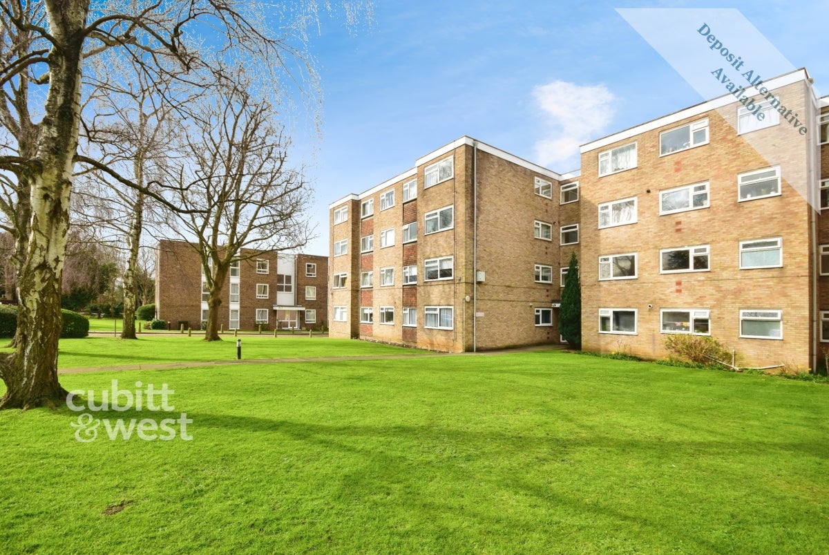Flat Wheatcroft Court in Greater London