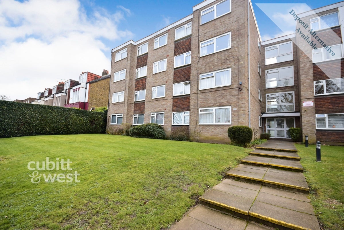 Flat Wheatcroft Court in Greater London