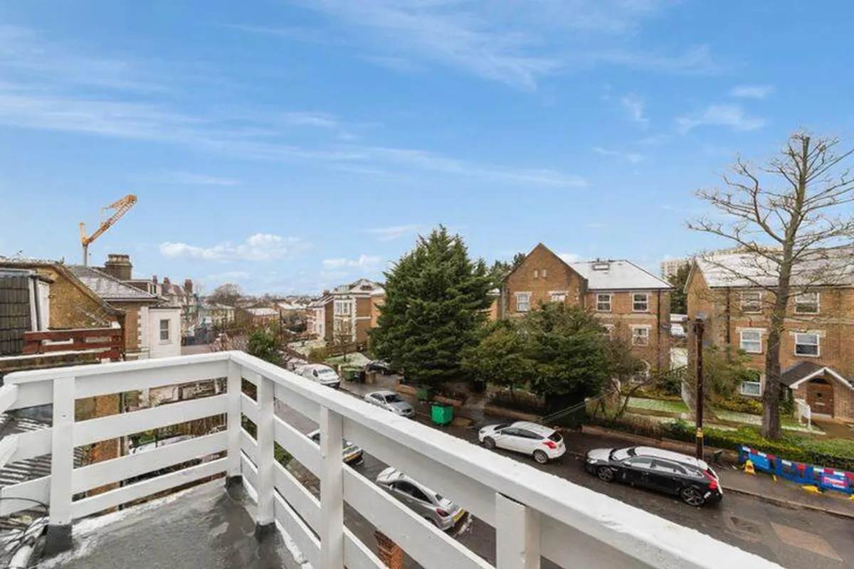 Flat Eldon Park in Greater London