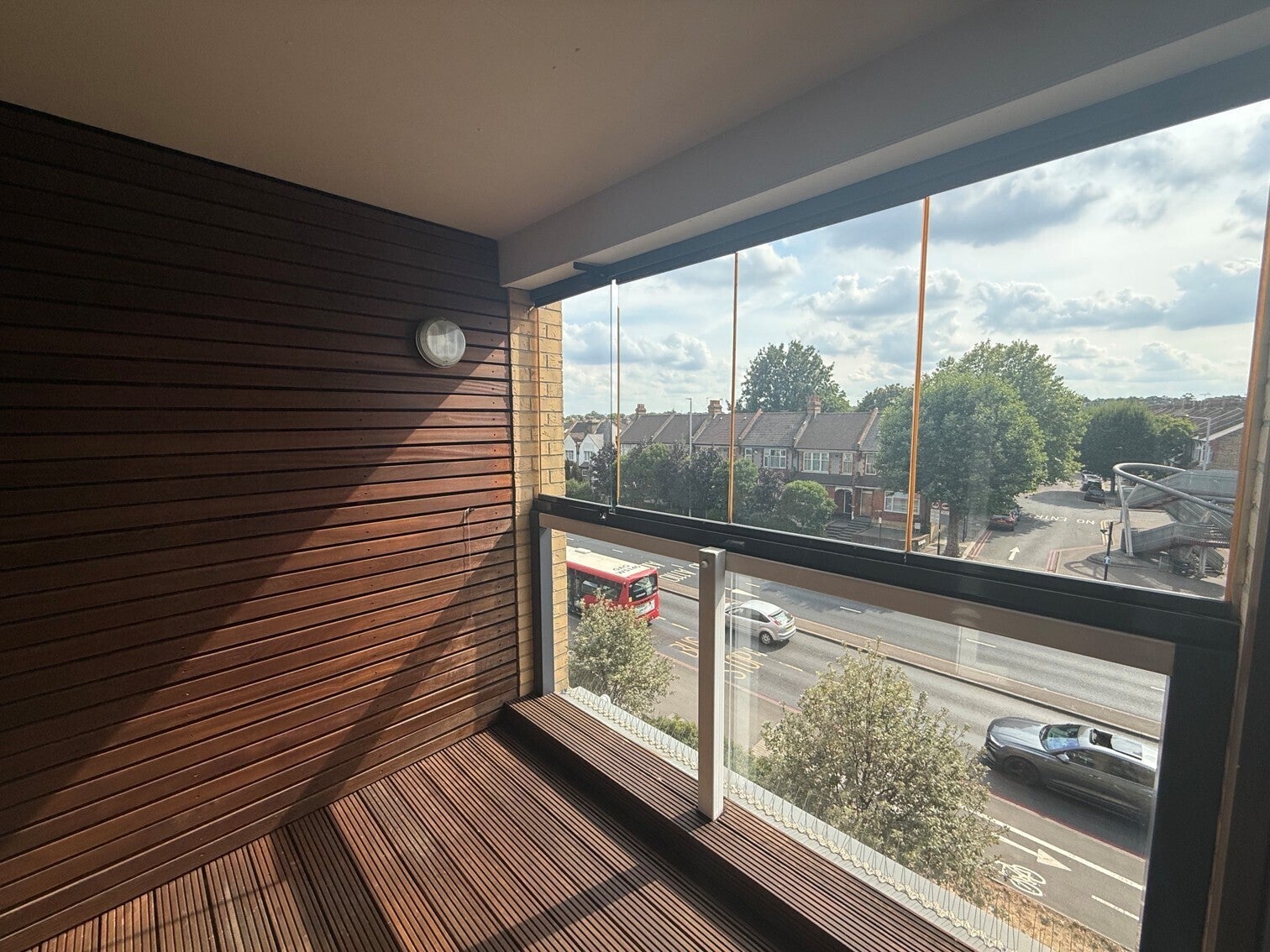 Flat Bowes Road in Greater London
