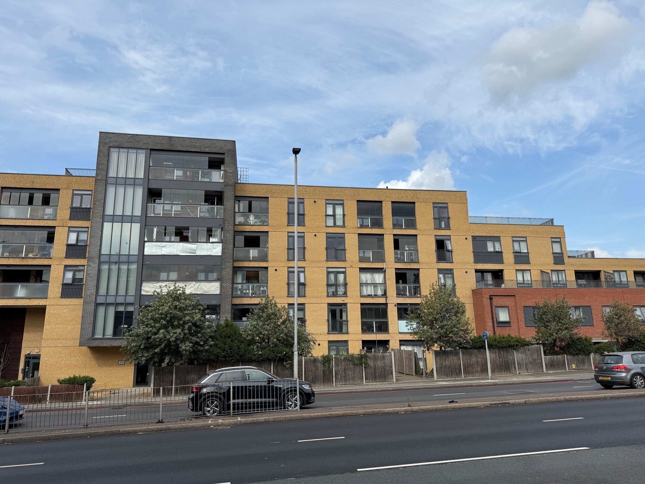 Flat Bowes Road in Greater London