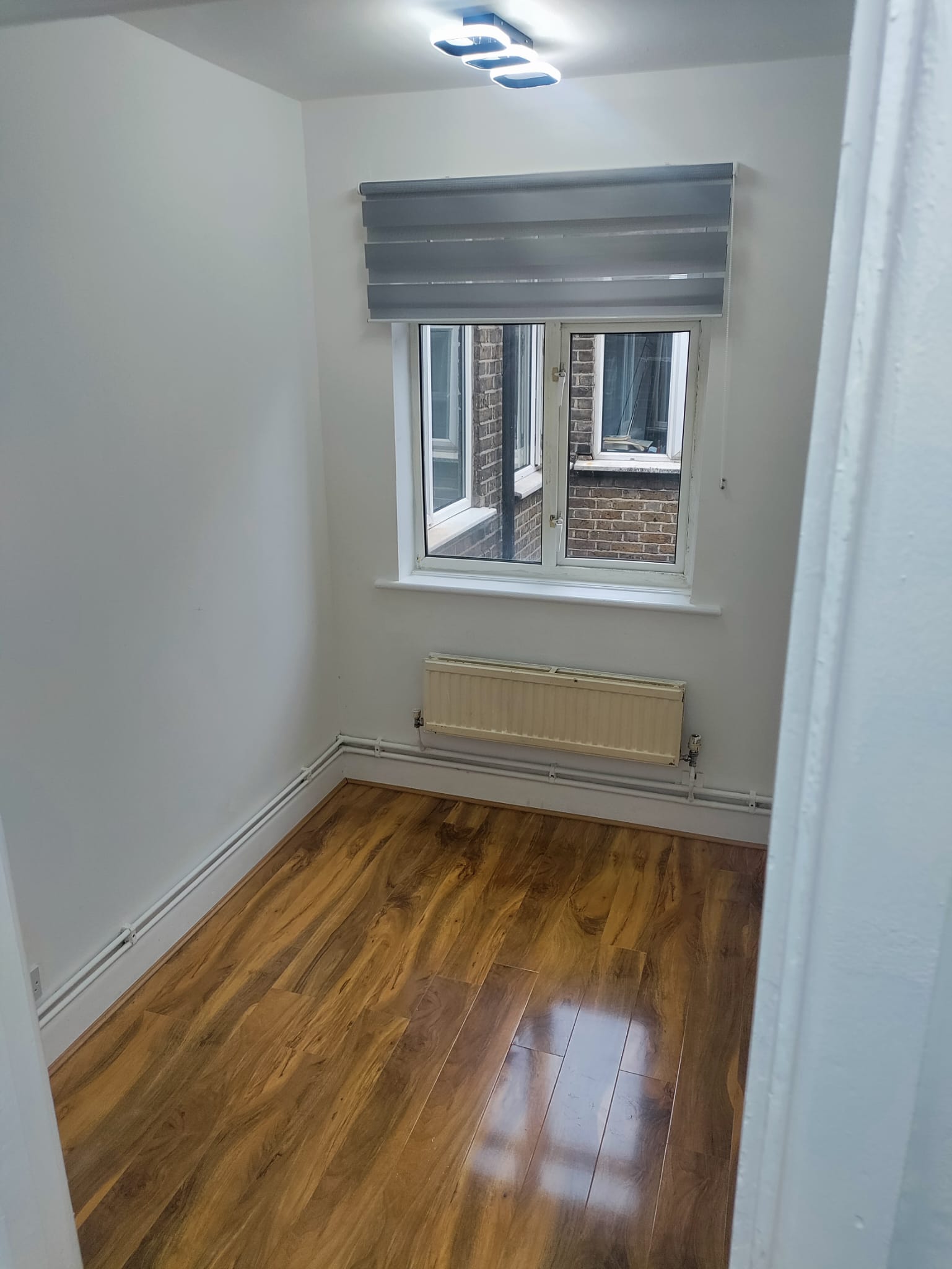 Flat Christchurch Avenue in Greater London